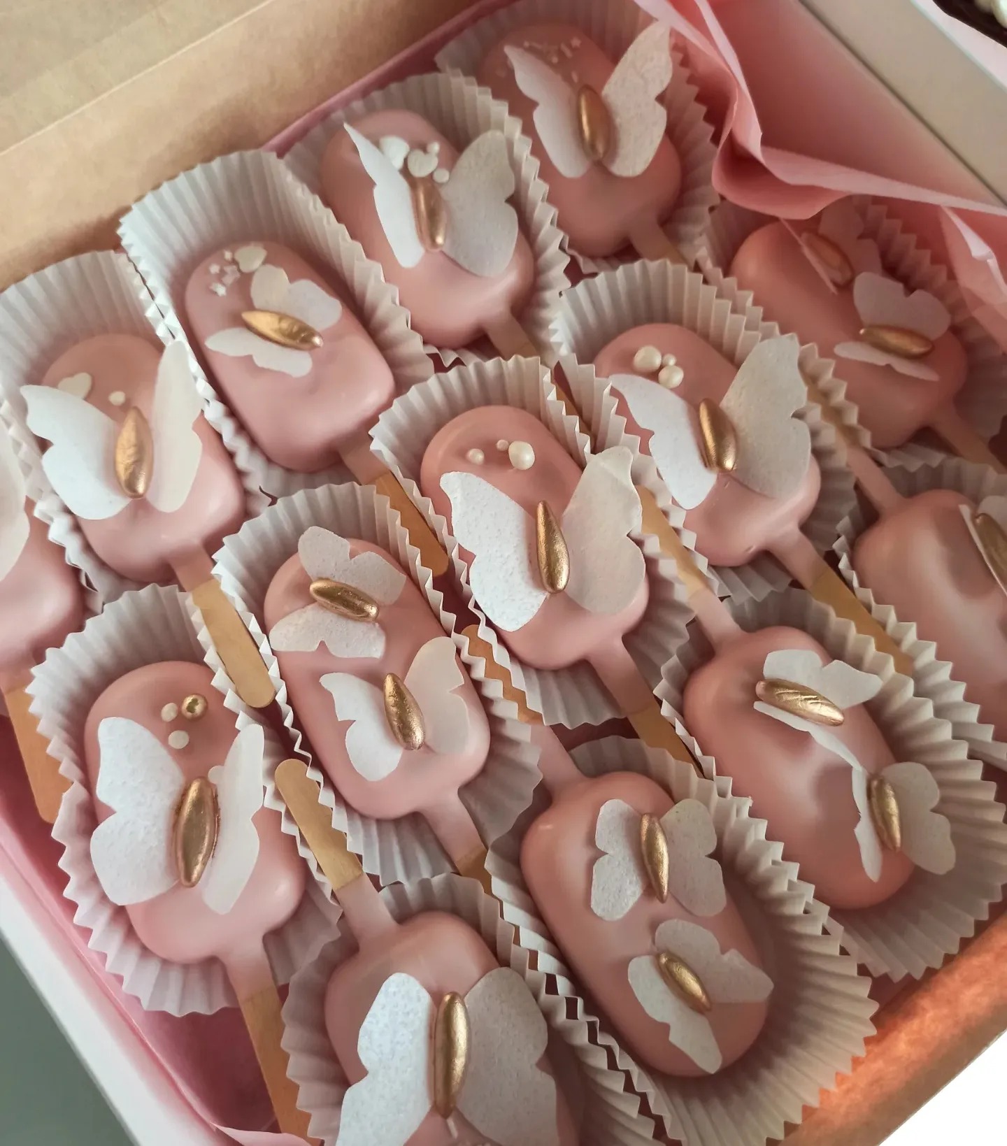 Lody Cakesicles z Motywem Motyli